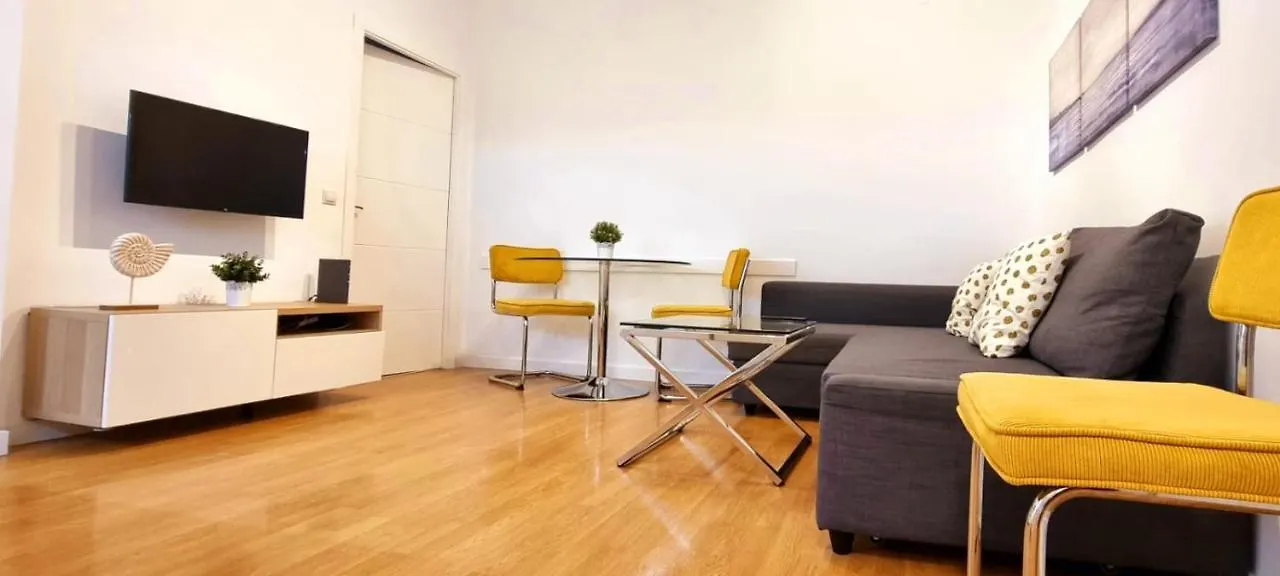 Gleaming & Well Located Apartment In Malaga Center