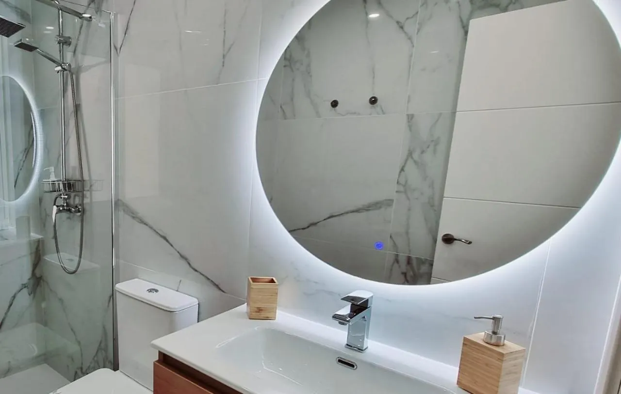 Gleaming & Well Located Apartment In Malaga Center Hiszpania
